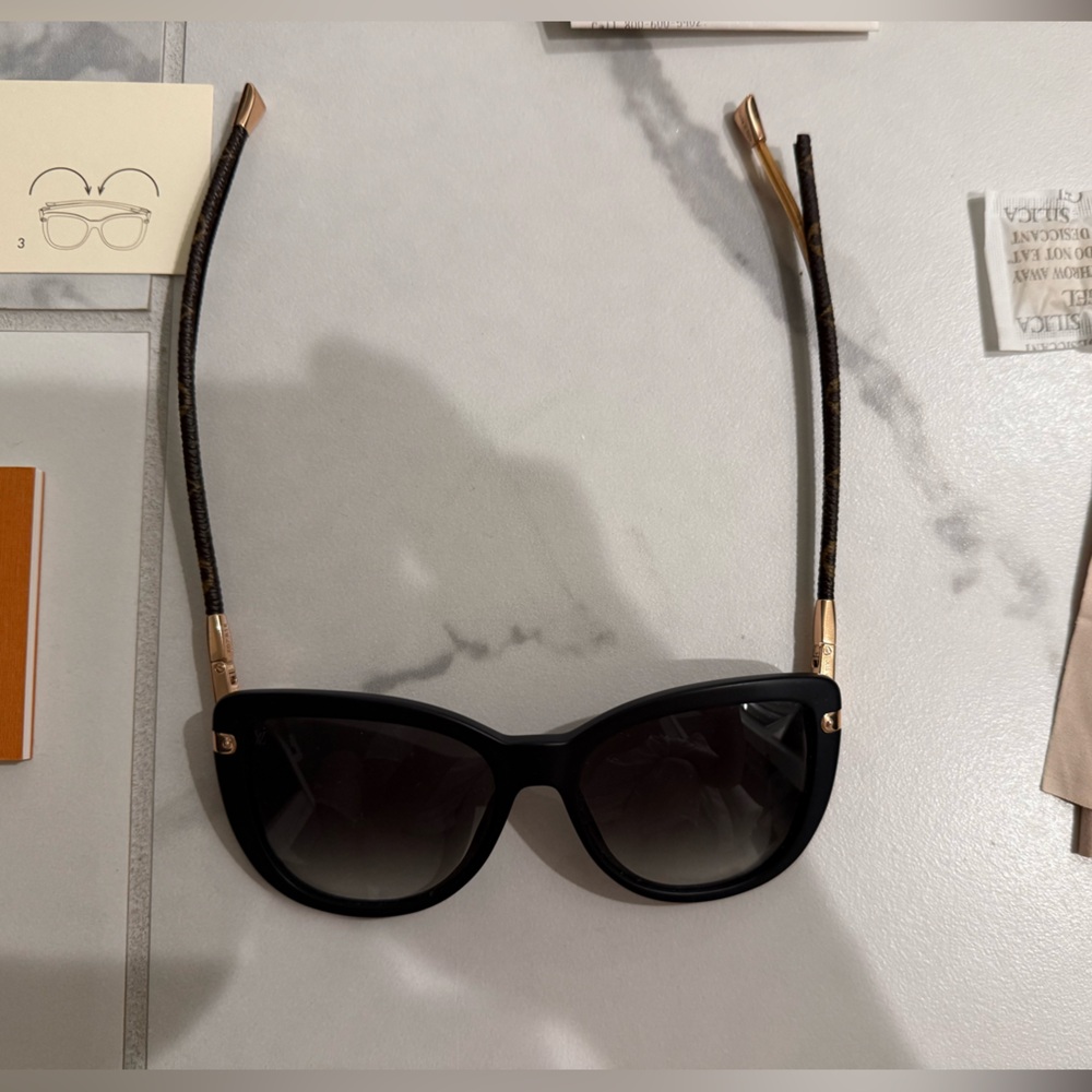 Louis Vuitton Black Matte Acetate Frame Charlotte Sunglasses - Z0781W - Picture 5 of 8